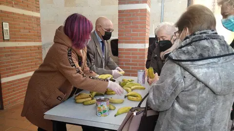 Donativos por un plátano en San José Obrero en ayuda de La Palma