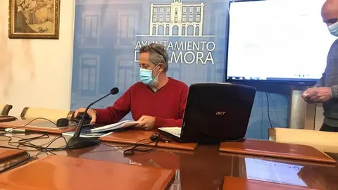 Romualdo Fernández en rueda de prensa