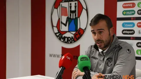 Yago Iglesias, entrenador del Zamora CF en su presentación. | FOTO: Marcos Vicente