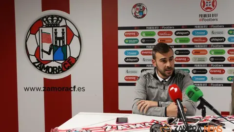 Yago Iglesias, entrenador del Zamora CF en su presentación. | FOTO: Marcos Vicente