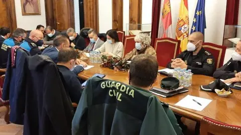 Reunión de la Junta de Seguridad en la que esta mañana se ha abordado la Nochevieja Universitaria. Foto Salamanca al Día.