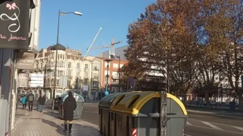 Viandantes por calle Alfonso IX