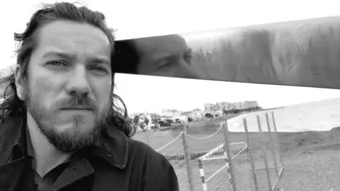 El actor rumano Florin Opritescu. | Foto: cuenta de twitter de Florin Opritescu