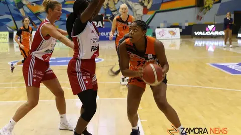 Victoria en casa del CD Zamarat ante el Celta Baloncesto. | FOTO: Marcos Vicente