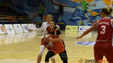 Victoria en casa del CD Zamarat ante el Celta Baloncesto. | FOTO: Marcos Vicente