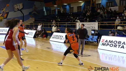 Victoria en casa del CD Zamarat ante el Celta Baloncesto. | FOTO: Marcos Vicente