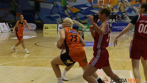 Victoria en casa del CD Zamarat ante el Celta Baloncesto. | FOTO: Marcos Vicente