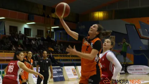 Victoria en casa del CD Zamarat ante el Celta Baloncesto. | FOTO: Marcos Vicente