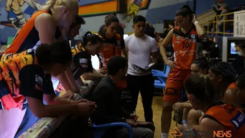 Victoria en casa del CD Zamarat ante el Celta Baloncesto. | FOTO: Marcos Vicente