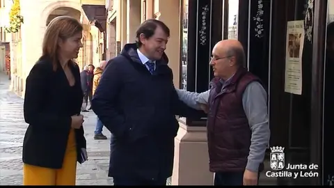 Mañueco visita comercio zamorano