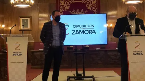 El presidente de la Diputación, Francisco Requejo, y el director del Centro Menesiano Zamora Joven, Justino Santiago.