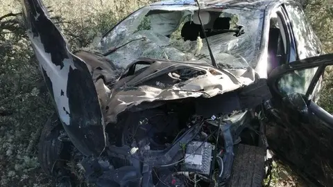 Estado en el que quedó el coche siniestrado en Otero de Sanabria. Foto Twitter