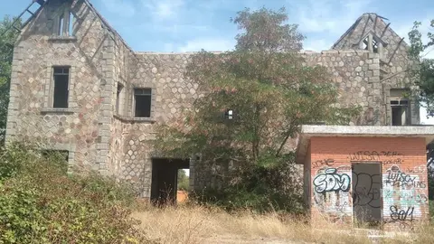 Estación de ferrocarril en ruinas en Losacio