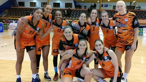Las jugadoras del CD Zamarat celebran la victoria ante Vigo. | FOTO: CD Zamarat
