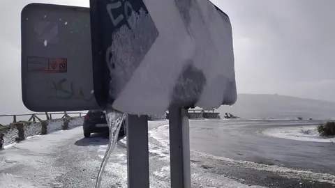 Nieve en una carretera de la provincia
