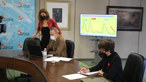 La delegada territorial, Clara San damián, en el Consejo de salud de áre...