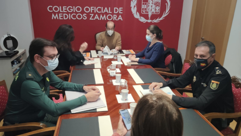 Reunión de médicos con interlocutores policiales sanitarios. Foto Colegio de Médicos