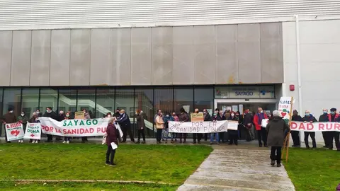 Última protesta realizada el sábado, 4 de diciembre, ante el centro de salud de Bermillo