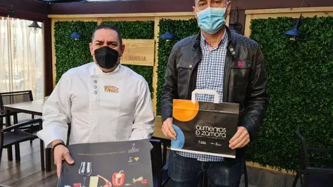 Reparto de salvamanteles dentro del programa “A Mesa Puesta con los Alimentos de Zamora”