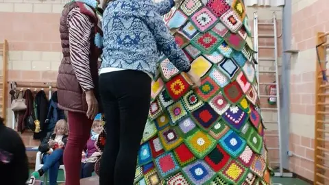 Árbol de ganchillo realizado por las Águedas de San José Obrero. Fotografía: CEDIDA