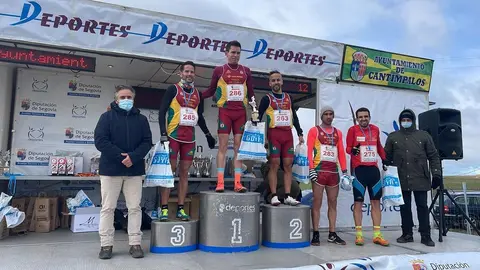 Pódium de los atletas del Vino Toro Caja Rural en el Campeonato Autonómico Máster de Campo