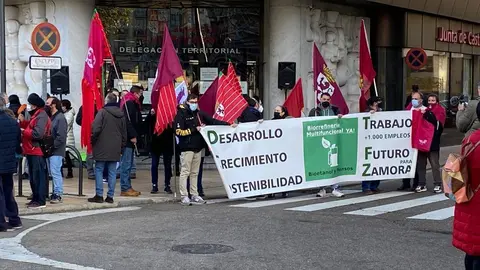 Concentración en apoyo a la Biorrefinería en la Delegación de la Junta en Zamora