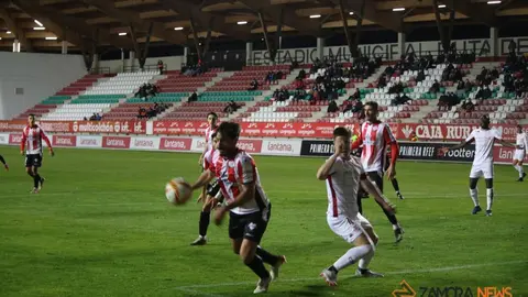 Partido entre el Zamora CF y la Cultural Leonesa. | FOTO: Marcos Vicente