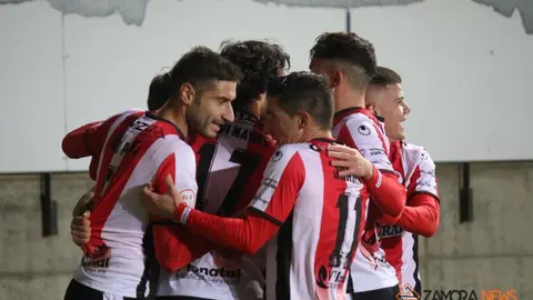 Partido entre el Zamora CF y la Cultural Leonesa. | FOTO: Marcos Vicente