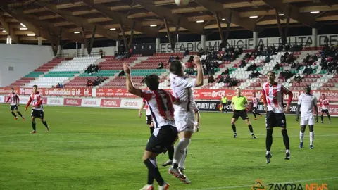 Partido entre el Zamora CF y la Cultural Leonesa. | FOTO: Marcos Vicente