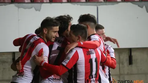 Partido entre el Zamora CF y la Cultural Leonesa. | FOTO: Marcos Vicente