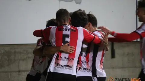 Partido entre el Zamora CF y la Cultural Leonesa. | FOTO: Marcos Vicente