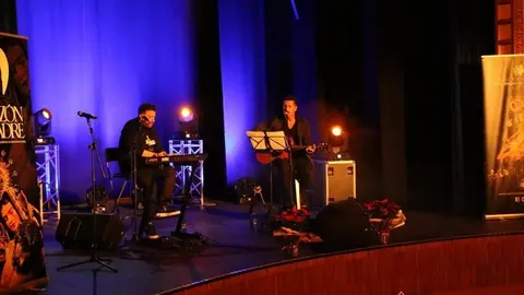 Miguel Nández, durante su actuación en el teatro del Seminario. Foto Archivo