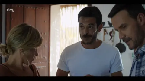 El actor en una secuencia de la serie HIT