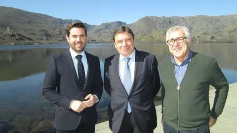 PSOE Zamora. Antidio Fagúndez, Luis Planas y José Fernández en Lago de Sanabria