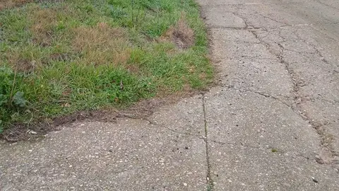 Estado que presenta la calle de la Cantera en Carrascal