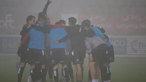 Calentamiento rojiblanco ante del choque ante la Real Sociedad.