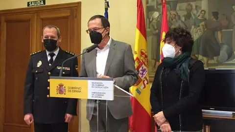 El subdelegaco del Gobierno, ángel Blanco junto a la concejala de Seguridad Ciudadana, Concha Rosales