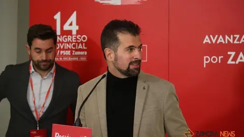 GALER&Iacute;A | El reelegido Antidio Fag&uacute;ndez, junto al ministro Marlaska y el secretario general del PSOE de Castilla y Le&oacute;n en el 14&ordm; Congreso Provincial del PSOE de Zamora. | FOTO: Marcos Vincente