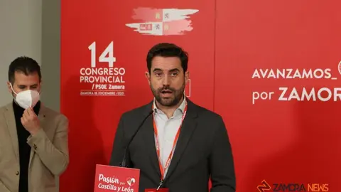 GALER&Iacute;A | El reelegido Antidio Fag&uacute;ndez, junto al ministro Marlaska y el secretario general del PSOE de Castilla y Le&oacute;n en el 14&ordm; Congreso Provincial del PSOE de Zamora. | FOTO: Marcos Vincente