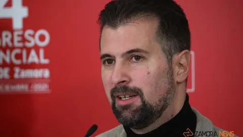 GALER&Iacute;A | El reelegido Antidio Fag&uacute;ndez, junto al ministro Marlaska y el secretario general del PSOE de Castilla y Le&oacute;n en el 14&ordm; Congreso Provincial del PSOE de Zamora. | FOTO: Marcos Vincente