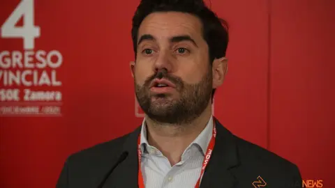 GALER&Iacute;A | El reelegido Antidio Fag&uacute;ndez, junto al ministro Marlaska y el secretario general del PSOE de Castilla y Le&oacute;n en el 14&ordm; Congreso Provincial del PSOE de Zamora. | FOTO: Marcos Vincente