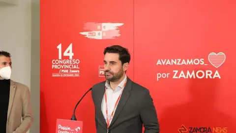 GALER&Iacute;A | El reelegido Antidio Fag&uacute;ndez, junto al ministro Marlaska y el secretario general del PSOE de Castilla y Le&oacute;n en el 14&ordm; Congreso Provincial del PSOE de Zamora. | FOTO: Marcos Vincente