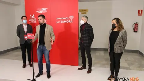 GALER&Iacute;A | El reelegido Antidio Fag&uacute;ndez, junto al ministro Marlaska y el secretario general del PSOE de Castilla y Le&oacute;n en el 14&ordm; Congreso Provincial del PSOE de Zamora. | FOTO: Marcos Vincente