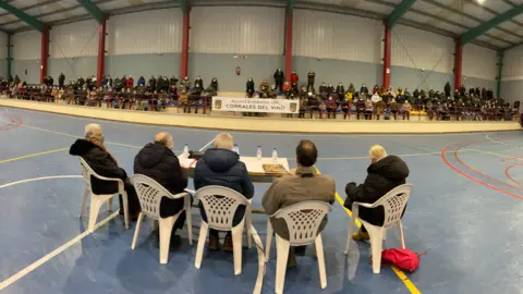 Primera asamblea informativa de la Plataforma por la Salud Pública de Corrales del Vino