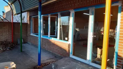 Trabajos de sustitución de ventanas en la Escuela de Música 
‘Duquesa Pimentel’