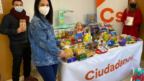 Jóvenes Ciudadanos recogida de juguetes