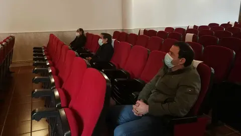 Alcaldes en la reunión sobre Sanidad en Tábara