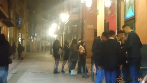 Jóvenes de fiesta anoche en Zamora