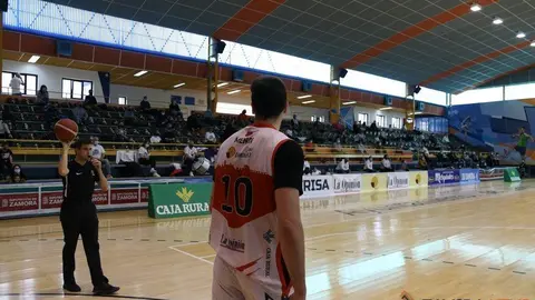 Foto de archivo árbitro baloncesto