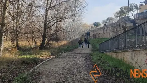 Paseo al lado del río